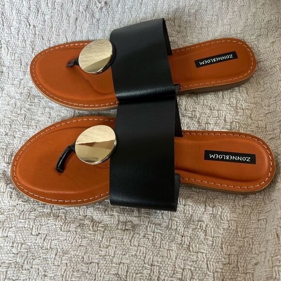 Retro leather thong sandals gold front medallion NWOT - Picture 5 of 5